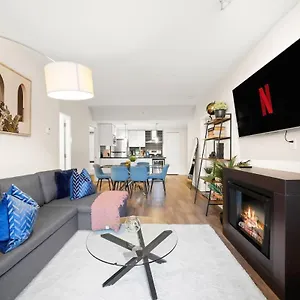 Holiday home Dazzling By Stadium Downtown With Free Parking, Vancouver