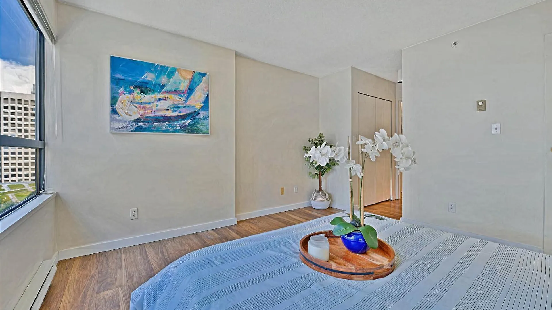 Prime Location Stylish Two-Bedroom Apartment Overlooking Downtown Vancouver