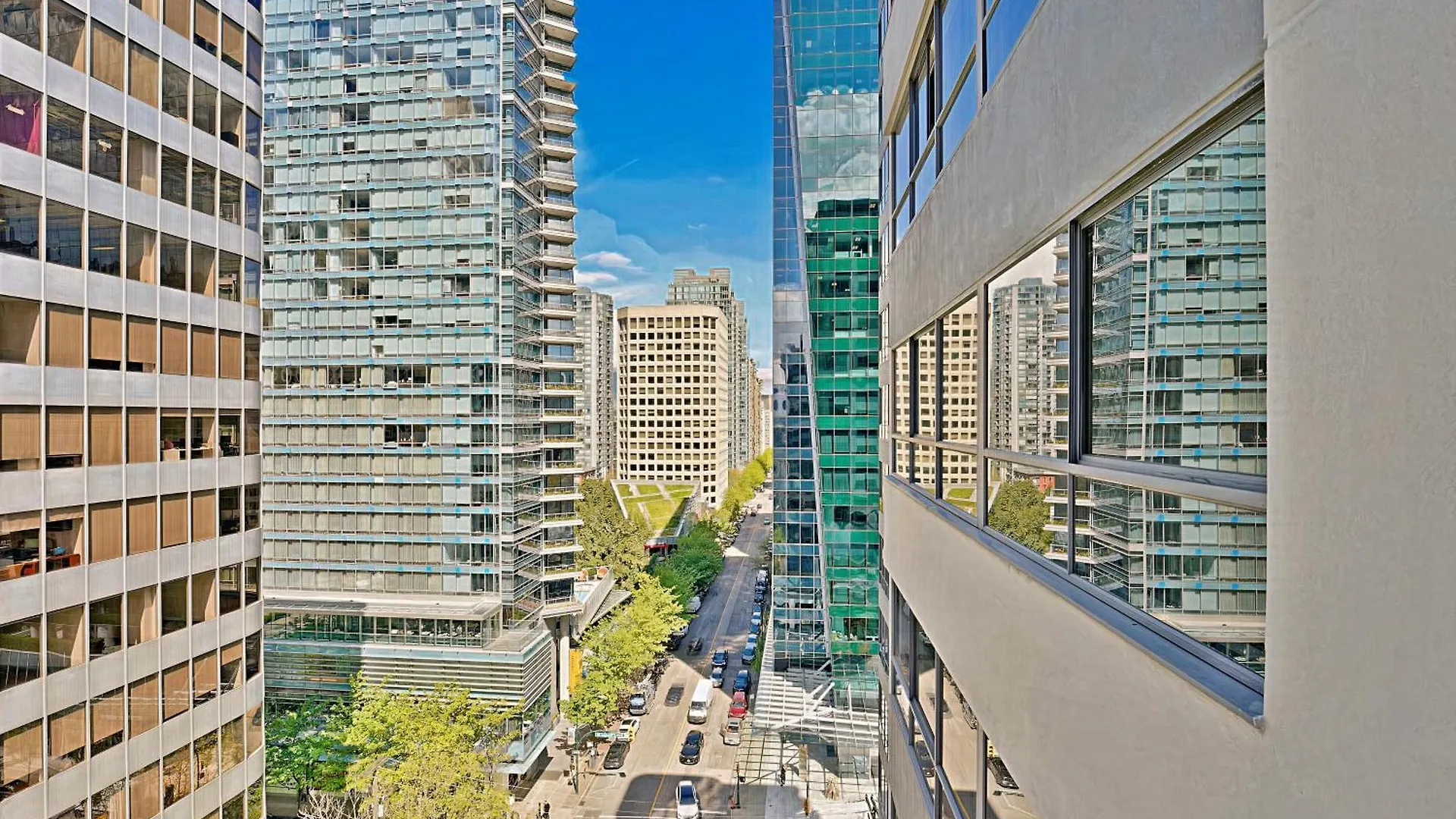 Prime Location Stylish Two-Bedroom Apartment Overlooking Downtown Vancouver 0*,  Canada